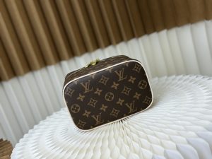 Nice Nano lv cosmetic bag - Image 3