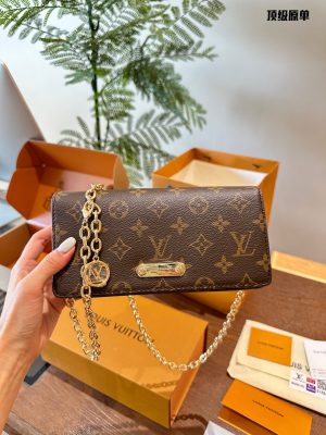 LV WALLET ON CHAIN ​​LILY handbag