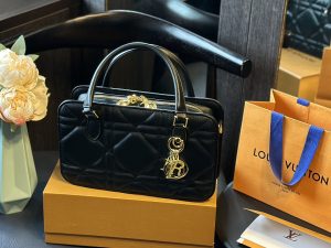 replica lv bowling handbag - Image 2