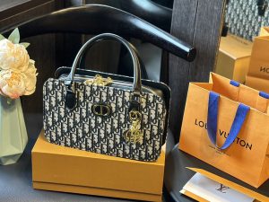 replica lv bowling handbag - Image 3