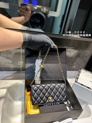 Chanel 23K Baguette Underarm Bag - Image 2