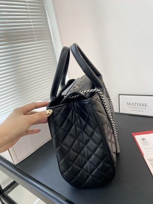 Chanel handbag crossbody bag - Image 4