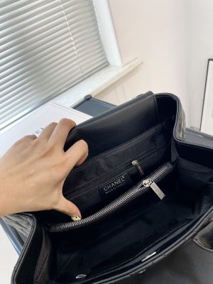 Chanel handbag crossbody bag - Image 3