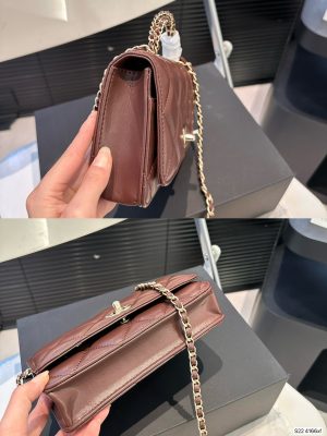 CHANEL's new hand-held chain bag - Image 3