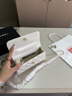 Chanel enamel handle bag - Image 5