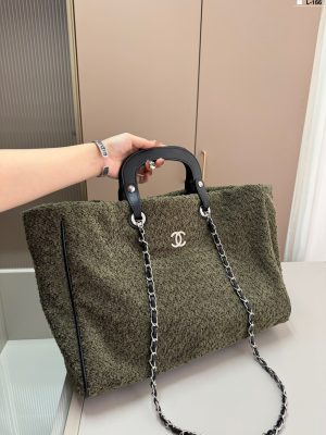 Chanel woolen tote bag - Image 2
