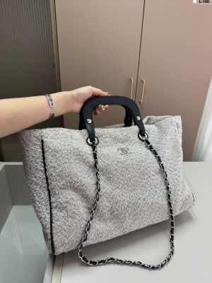 Chanel woolen tote bag - Image 4