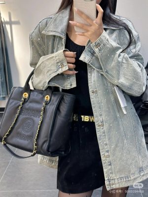 Chanel soft leather shiny beach bag - Image 3