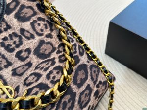 YSL Saint Laurent Underarm Tote Bag - Image 3