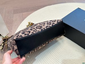 YSL Saint Laurent Underarm Tote Bag - Image 5