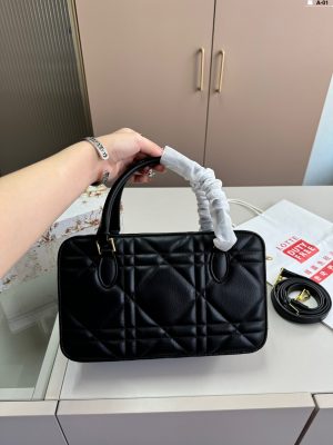 DIOR winter wave2RTW handbag - Image 4