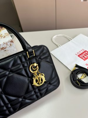 DIOR winter wave2RTW handbag - Image 6