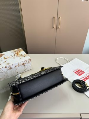 DIOR winter wave2RTW handbag - Image 3