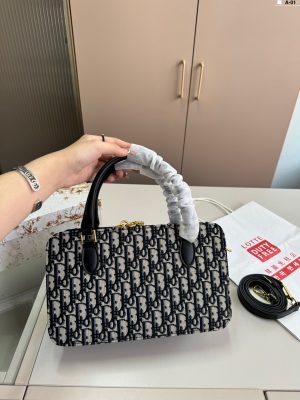 DIOR winter wave2RTW handbag - Image 2