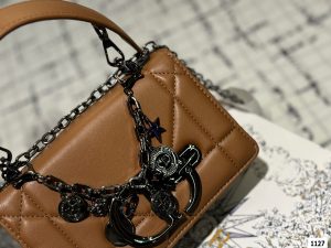 Dior's new Montaigne bag - Image 4