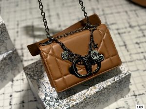 Dior's new Montaigne bag - Image 8