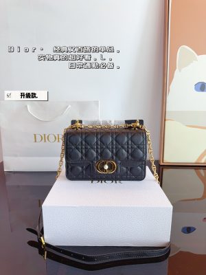 Dior's new Miss woc chain bag - Image 8