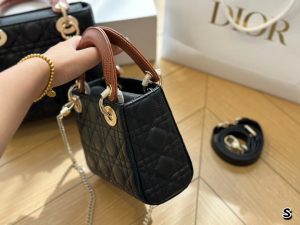 Dior sheep leather Lady Dior bag - Image 7