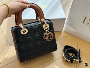 Dior sheep leather Lady Dior bag - Image 4