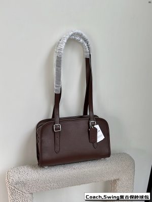 COACH swing zip underarm bag