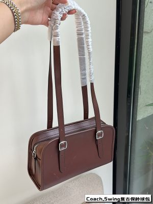 COACH swing zip underarm bag - Image 7