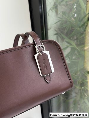 COACH swing zip underarm bag - Image 5