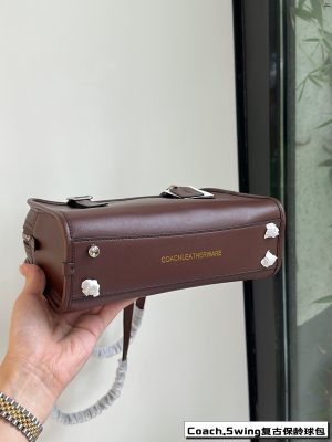 COACH swing zip underarm bag - Image 3