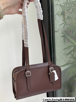 COACH swing zip underarm bag - Image 9
