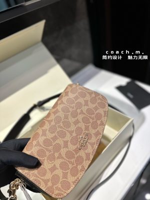 Coach new handbag andrea - Image 7