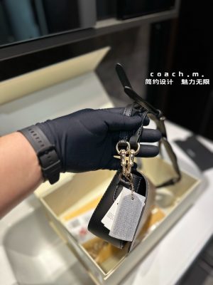 Coach new handbag andrea - Image 4