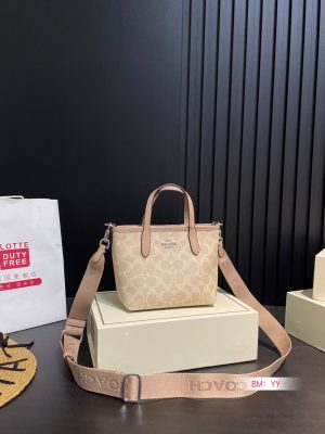 Coach Tote Bag Shopping Basket - Image 7