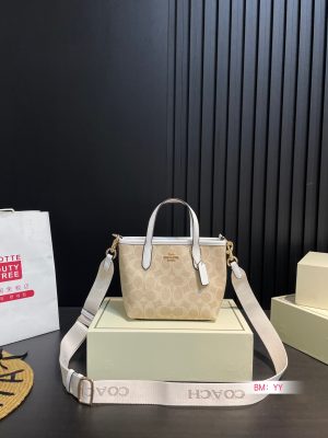 Coach Tote Bag Shopping Basket - Image 6