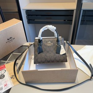 Coach's new Andrea handbag - Image 8