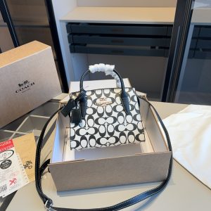 Coach's new Andrea handbag - Image 7