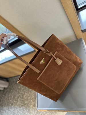 Prada classic shopping bag-1