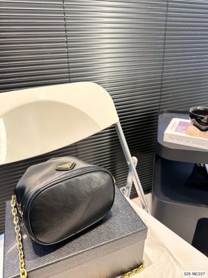 Prada retro lucky bag - Image 4