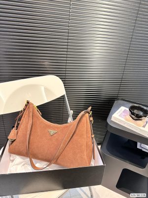 Prada launches the new Aimee handbag for 2024 Fall/Winter 2024 Fall/Winter - Image 8