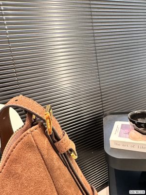 Prada launches the new Aimee handbag for 2024 Fall/Winter 2024 Fall/Winter - Image 4