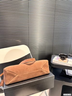 Prada launches the new Aimee handbag for 2024 Fall/Winter 2024 Fall/Winter - Image 3