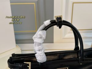 PRADA Lus Solf long handle handbag - Image 4