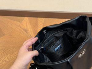 Prada tote shopping bag - Image 8