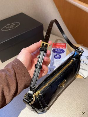 Prada women's Re-Edition 2002 waxed leather baguette underarm bag - Image 7