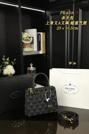 Prada Hobo killer bag