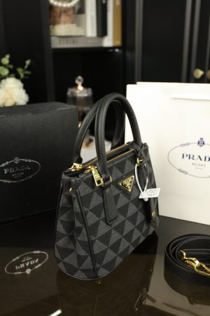 Prada Hobo killer bag - Image 7