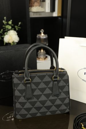 Prada Hobo killer bag - Image 6