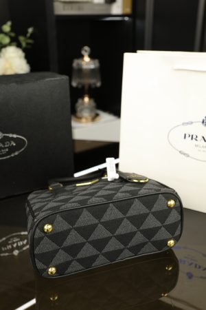 Prada Hobo killer bag - Image 4