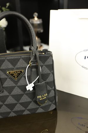 Prada Hobo killer bag - Image 2