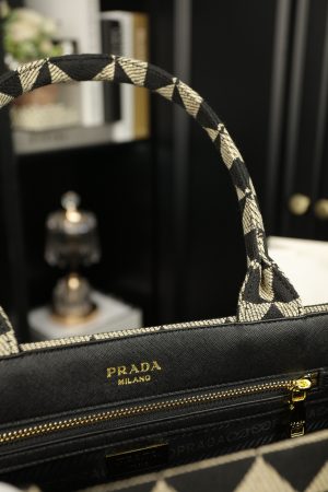 Prada triangular checkered tote bag - Image 3
