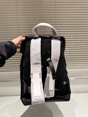 Prada's stylish backpack - Image 6