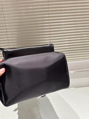 Prada's stylish backpack - Image 4